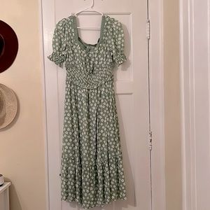 NWOT Green floral puff sleeve midi dress